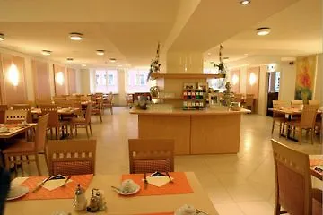 Loewen פלדקירש