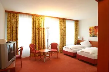 Loewen 4*